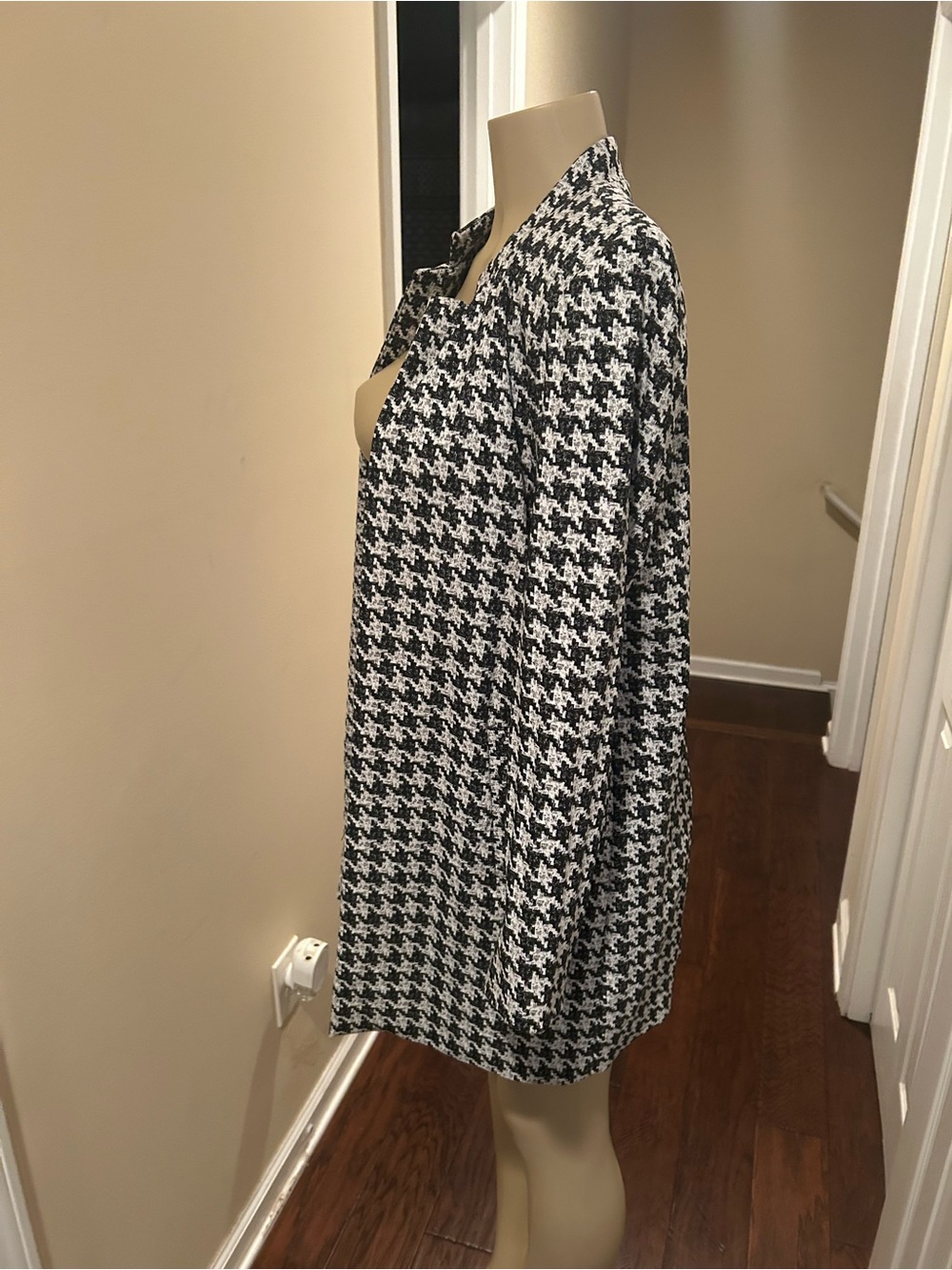Carolina Belle Black and White Patterned structured long blazer